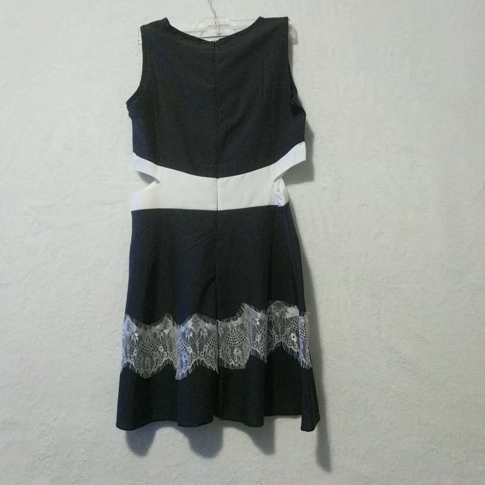 Dress - Picture 5 of 7